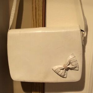 BALLY VINTAGE Creme Bally Shoulderbag - Exterior signs of wear and dirt AS IS